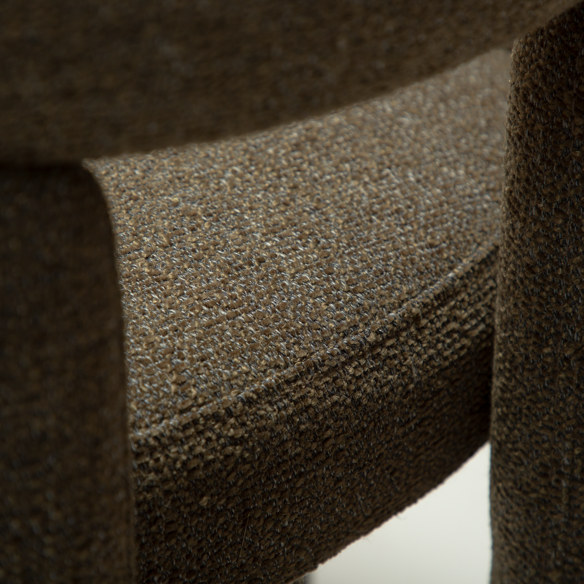 [var:Bezug=Dunkelolivfarbenes Bouclé-Gewebe] AOLE Sessel