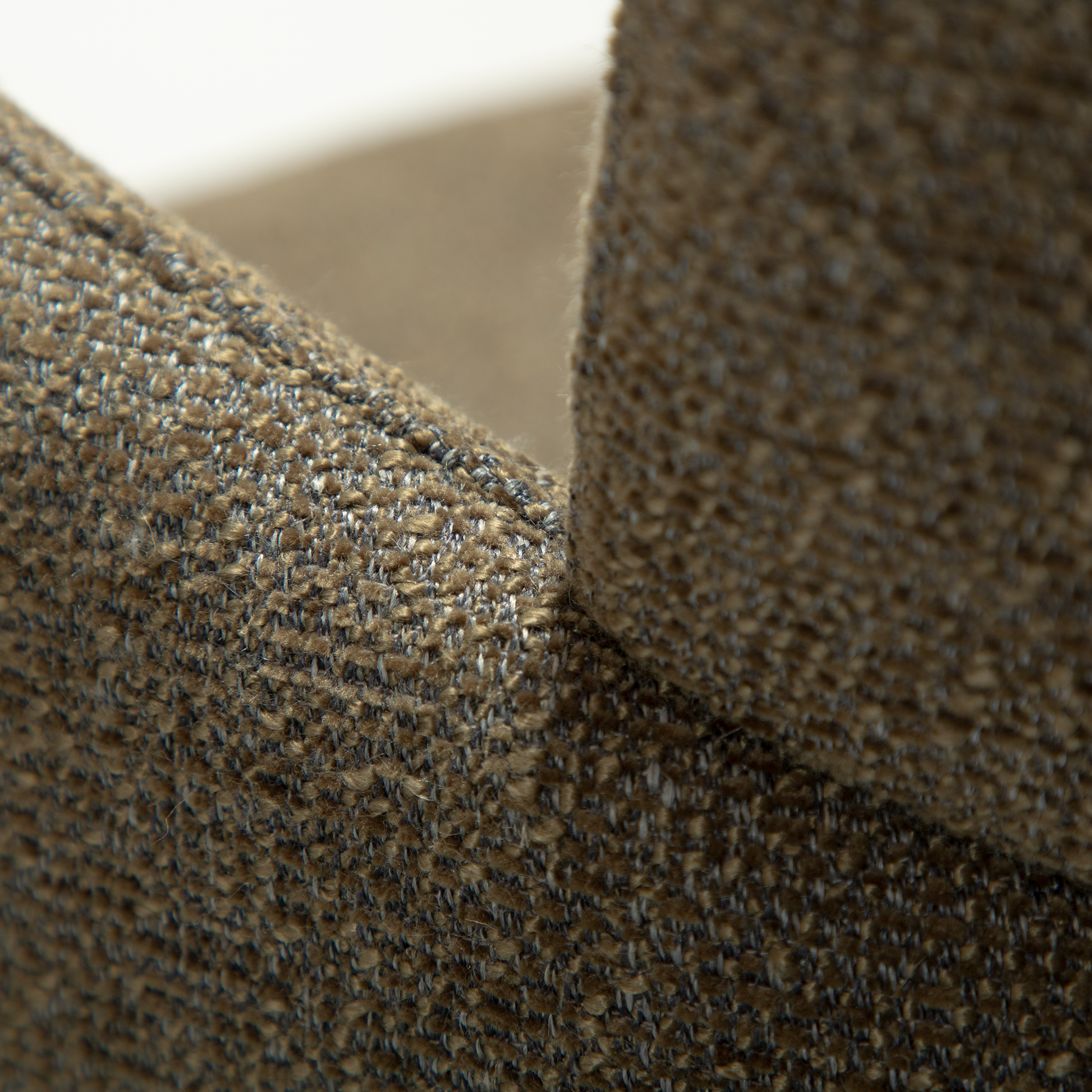 [var:Bezug=Dunkelolivfarbenes Bouclé-Gewebe] AOLE Sessel