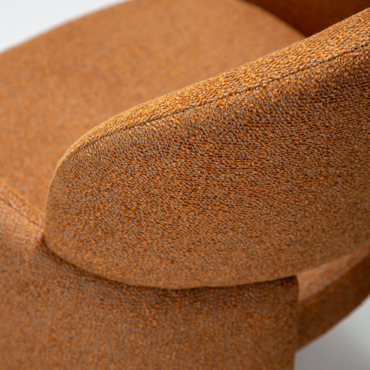 [var:Bezug=Kürbisgewürz Bouclé-Gewebe] AOLE Sessel