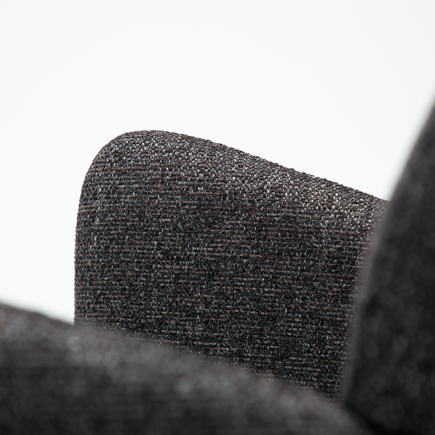 [var:Bezug=Raben-schwarzes Bouclé-Gewebe] AOLE Sessel