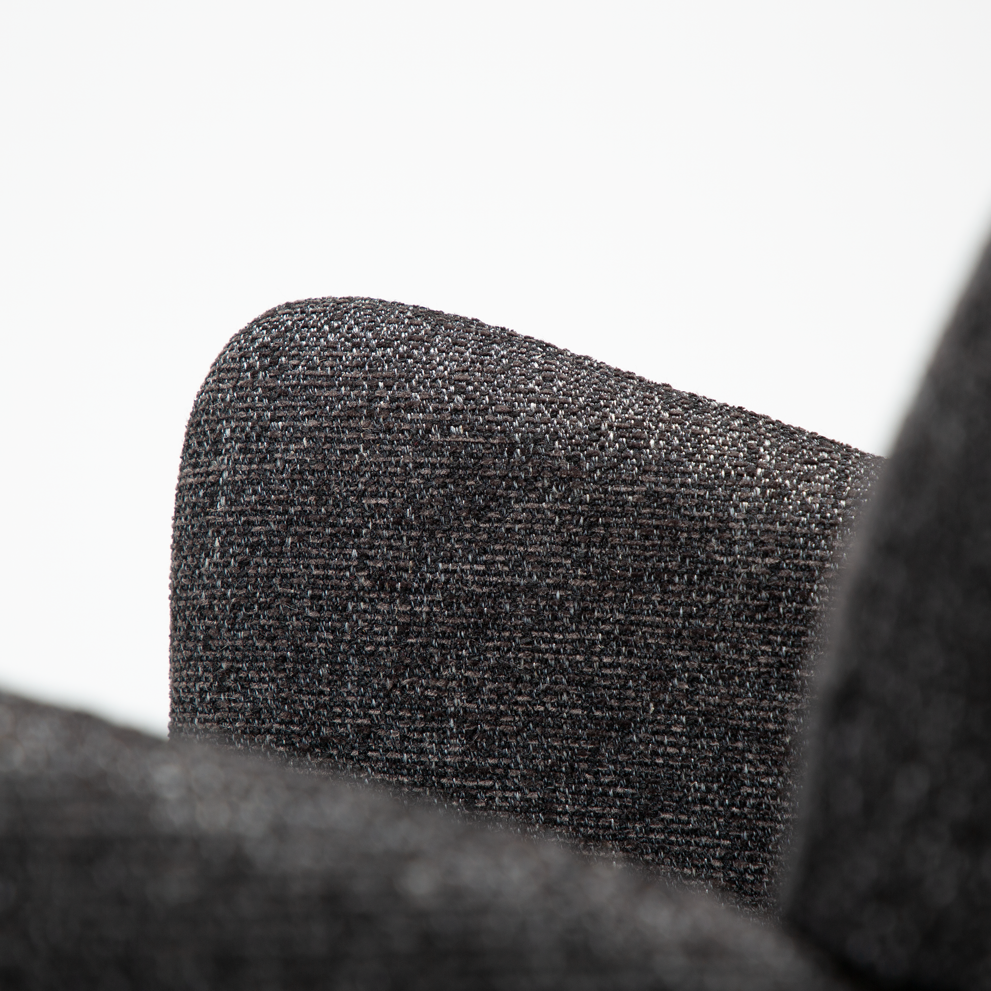 [var:Bezug=Raben-schwarzes Bouclé-Gewebe] AOLE Sessel