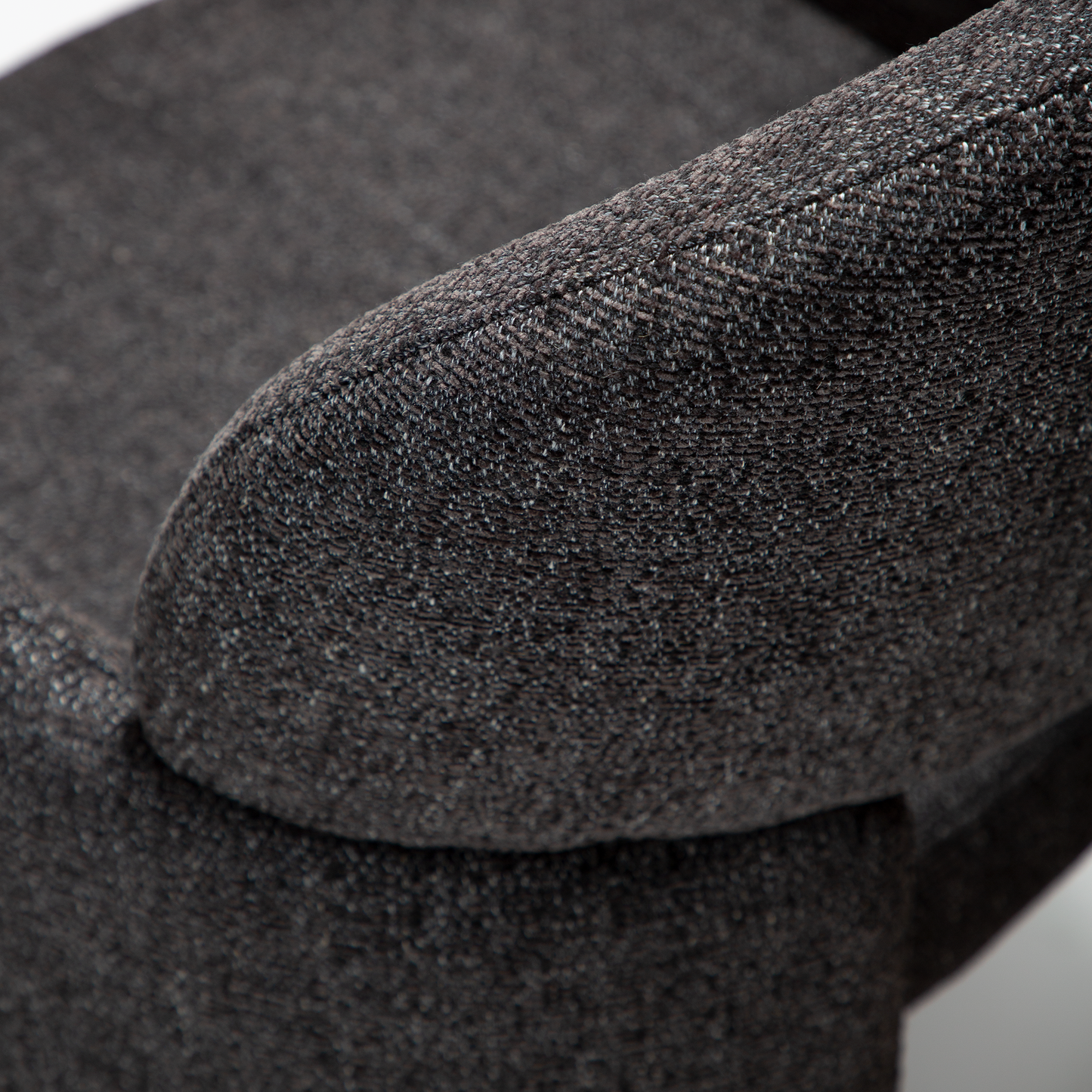 [var:Bezug=Raben-schwarzes Bouclé-Gewebe] AOLE Sessel