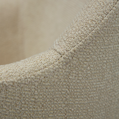 [var:Bezug=Frosted Almond Bouclé-Stoff mit Schimmer und antiken Messingbeinen] BAE Sessel