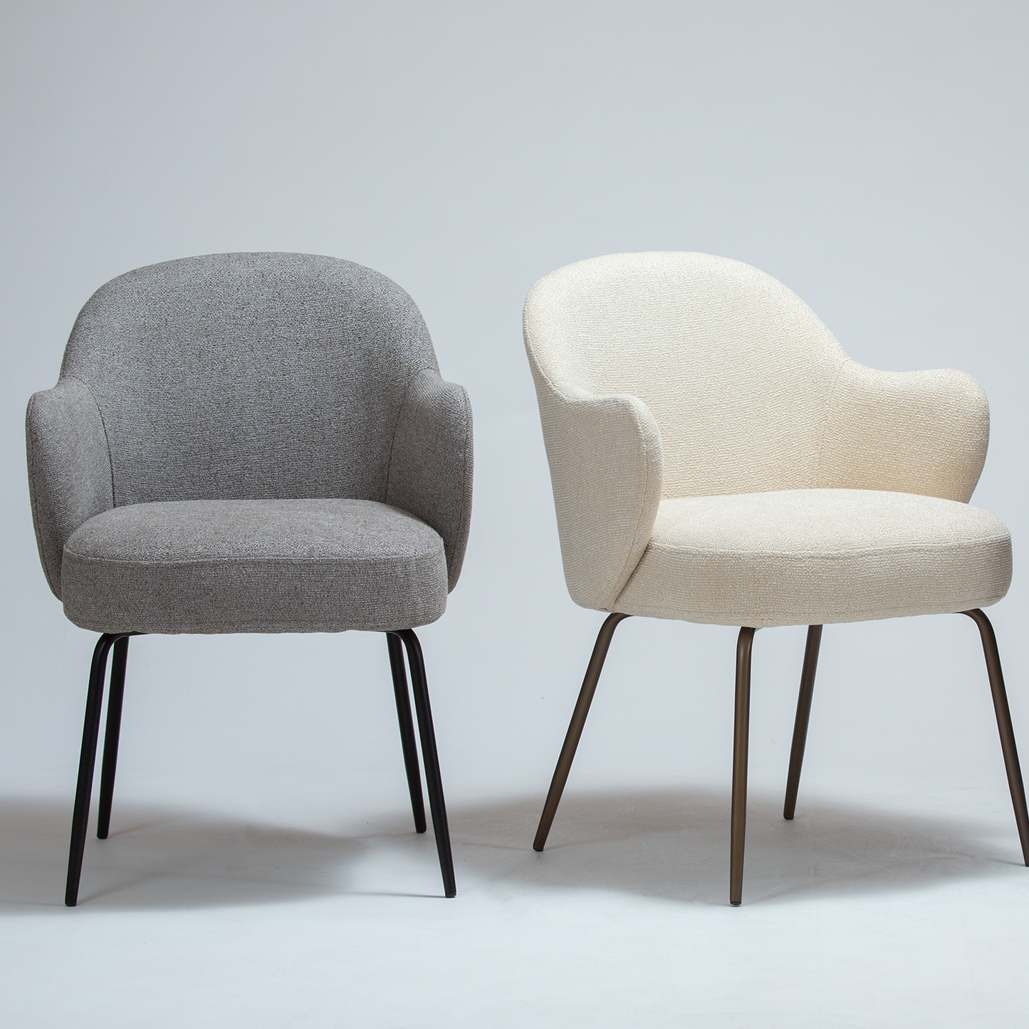 [var:Bezug=Kiesel-Erde Bouclé-Stoff mit schwarzen Metallbeinen] BAE Sessel