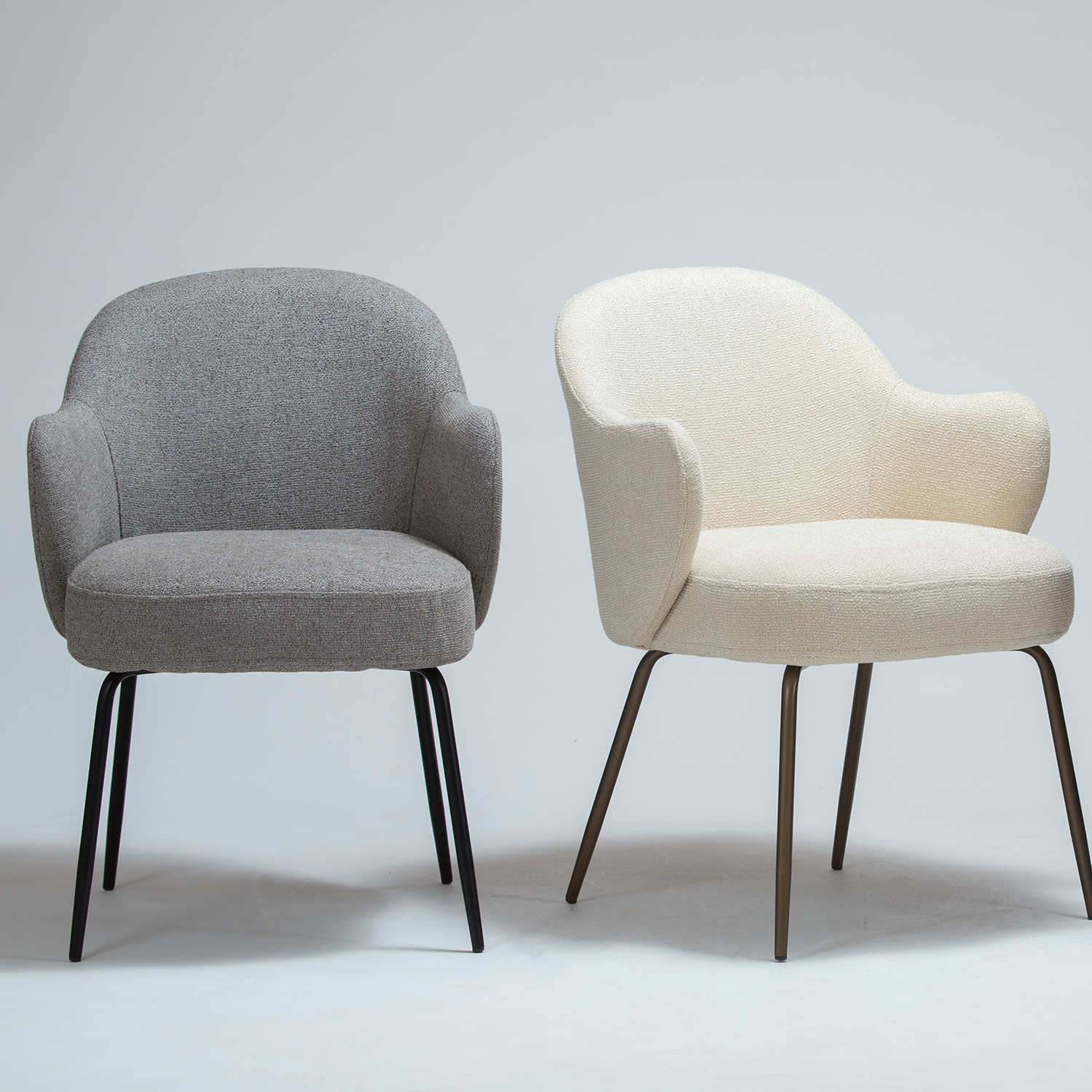 [var:Bezug=Kiesel-Erde Bouclé-Stoff mit schwarzen Metallbeinen] BAE Sessel