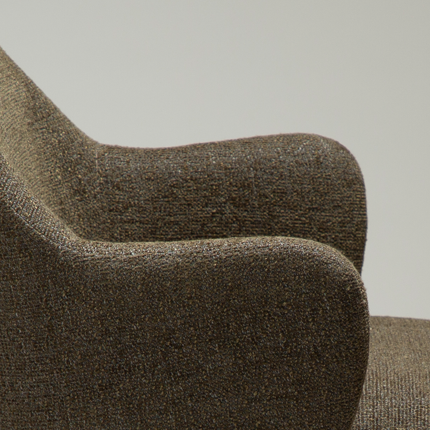 [var:Bezug=Dunkelolivfarbener Bouclé-Stoff mit antiken Zinn-Schwenkbeinen] BAE Drehstuhl