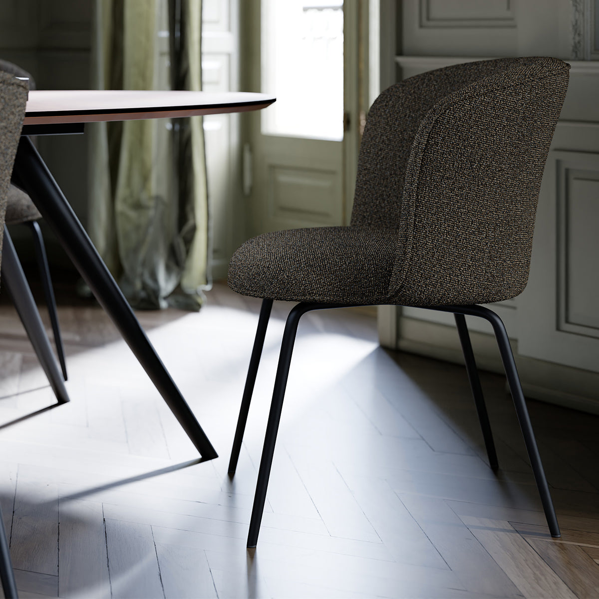 [var:Bezug=Hauptbrauner Bouclé-Stoff mit schwarzen Beinen] BLISS Stuhl