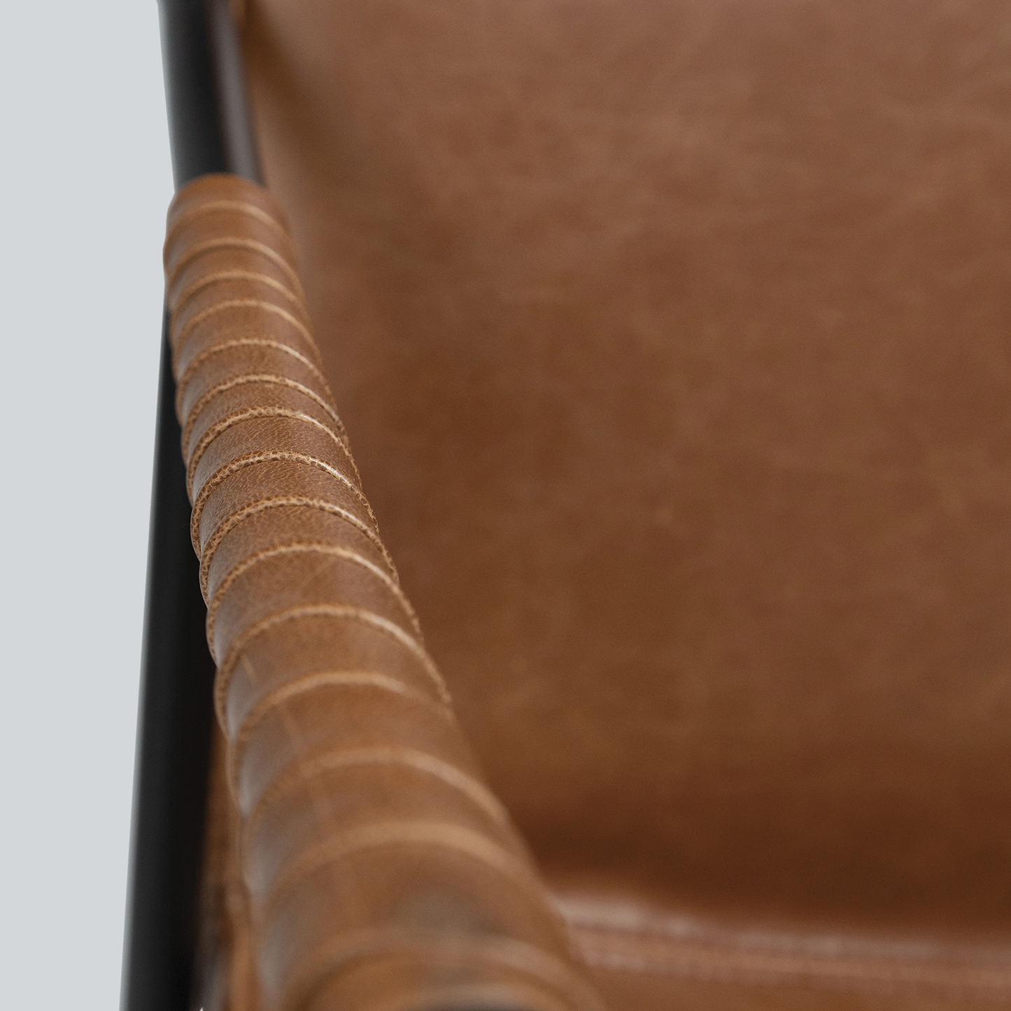 [var:Bezug=Vintage hellbraunes Kunstleder mit schwarzen Beinen] BOTO Sessel