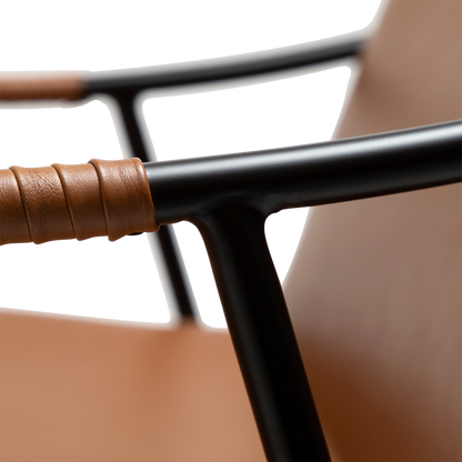 [var:Bezug=Vintage hellbraunes Kunstleder mit schwarzen Beinen] BOTO Loungesessel