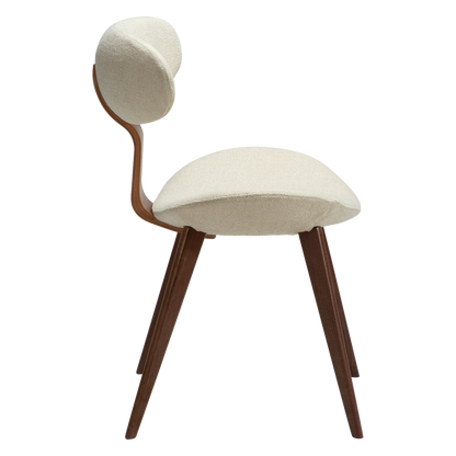 [var:Bezug=Frosted Almond Bouclé-Stoff mit Schimmer und Walnussbeinen] BUCKLE Stuhl