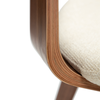 [var:Bezug=Frosted Almond Bouclé-Stoff mit Schimmer und Walnussbeinen] BUCKLE Stuhl