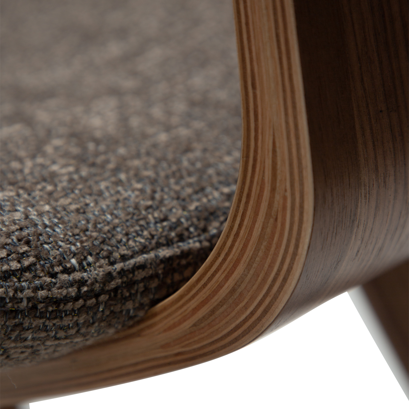 [var:Bezug=Majoranbrauner Bouclé-Stoff mit Walnussbeinen] BUCKLE Stuhl