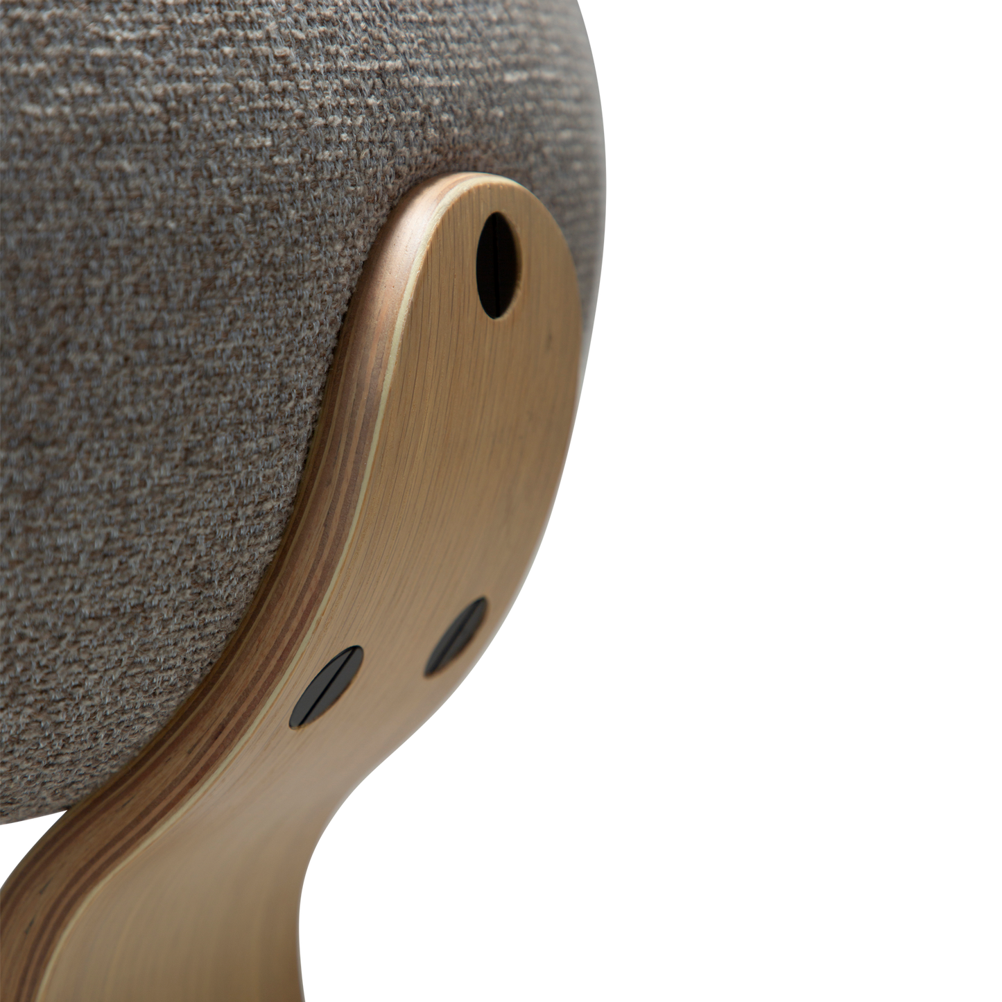 [var:Bezug=Kiesbrauner Bouclé-Stoff mit weißgewaschenen Eichenbeinen] BUCKLE Stuhl