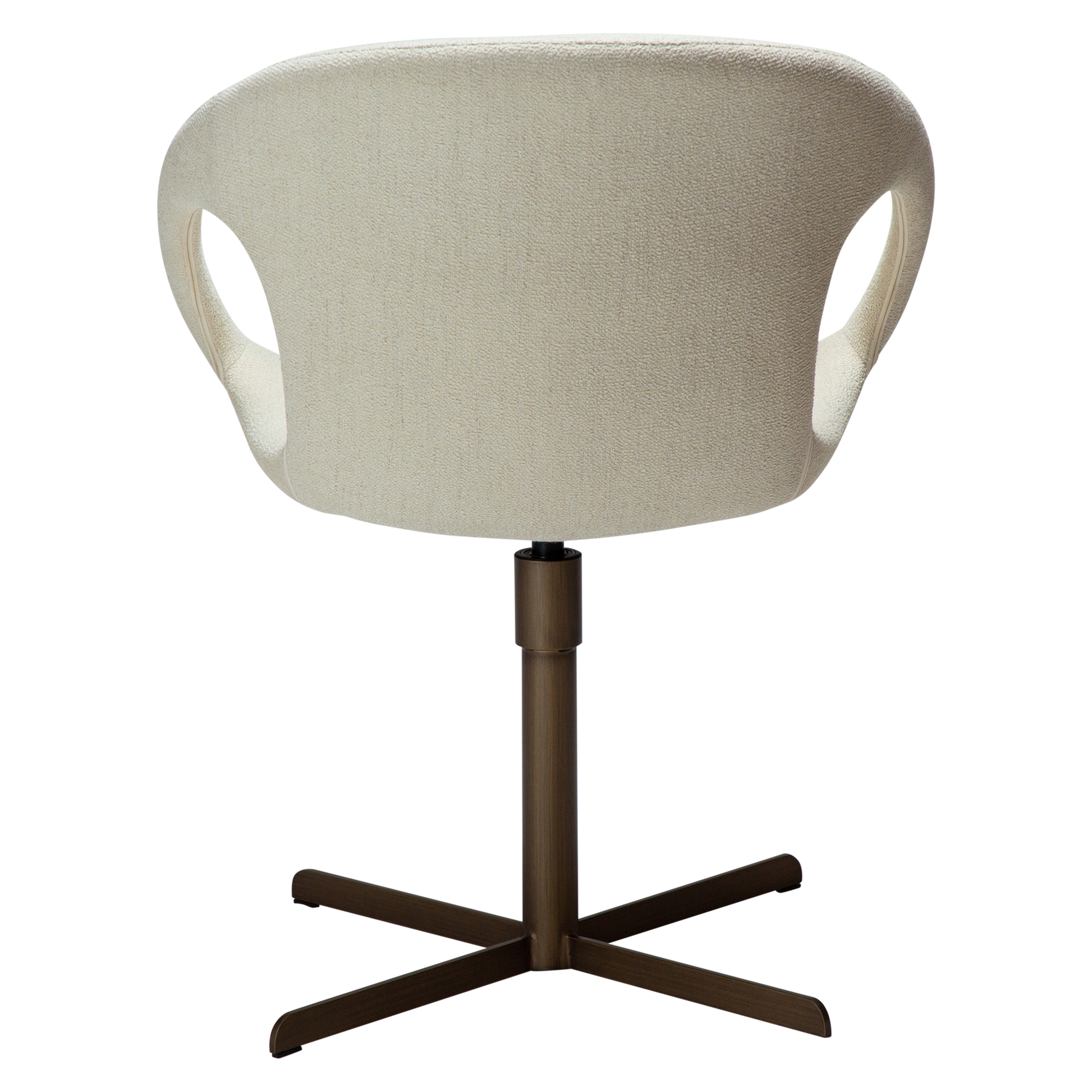 [var:Bezug=Knochenweißes Bouclé-Gewebe mit antikmessingfarbener Drehbasis] CARRY Stuhl