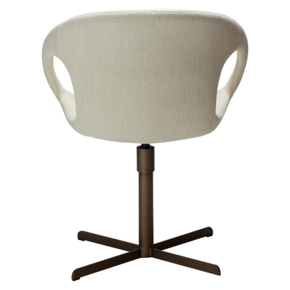 [var:Bezug=Knochenweißes Bouclé-Gewebe mit antikmessingfarbener Drehbasis] CARRY Stuhl