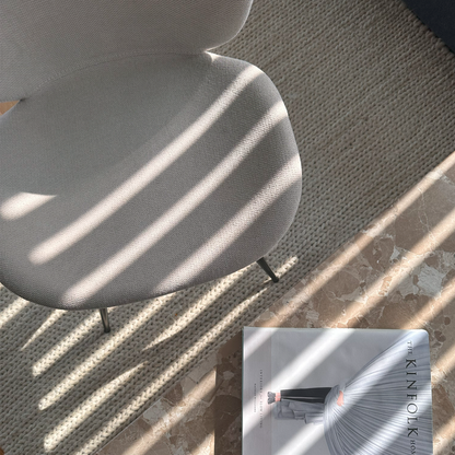 [var:Bezug=Kieselfarbener Bouclé-Stoff mit schwarzen Beinen] CLOUD Stuhl