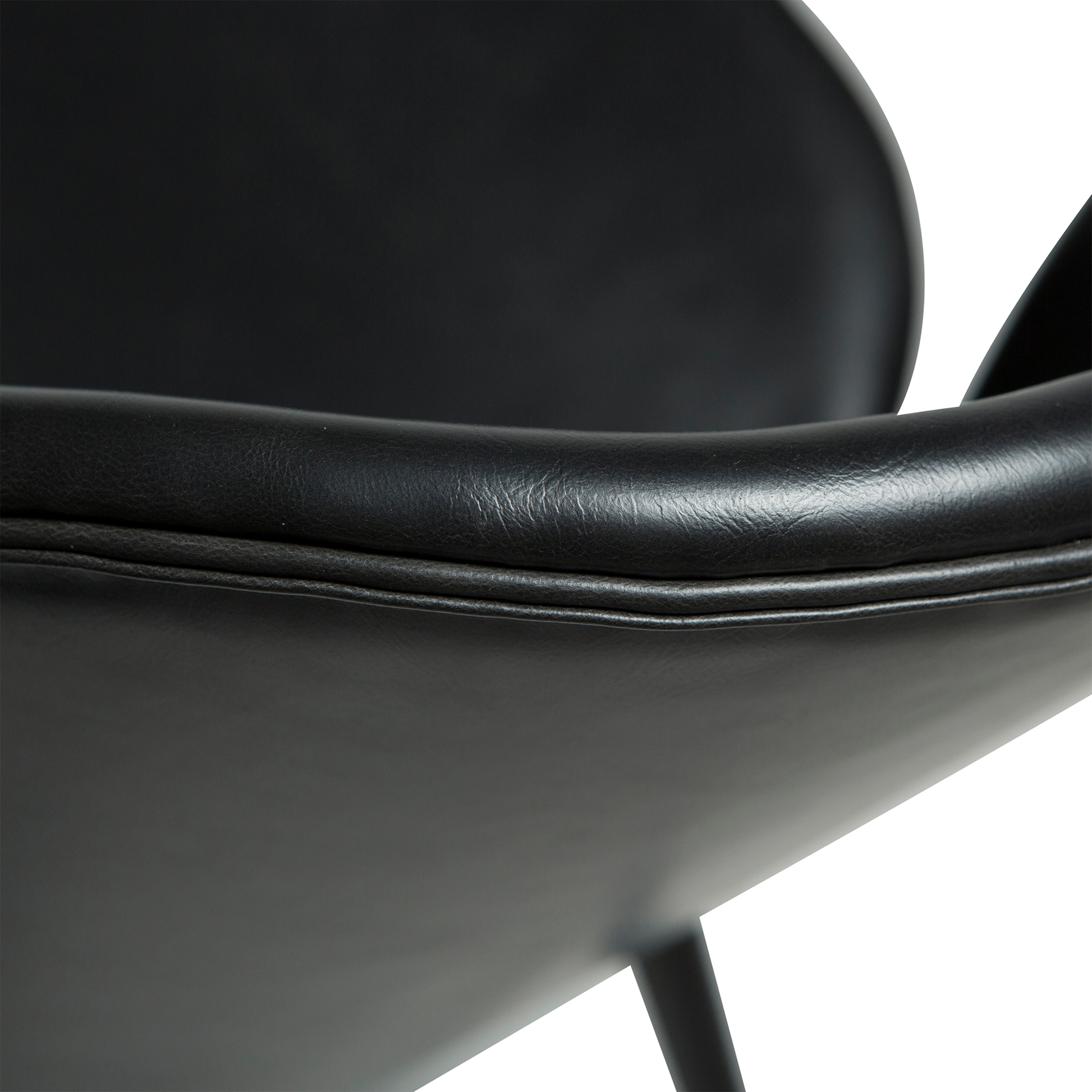 [var:Bezug=Vintage schwarzes Kunstleder mit runden schwarzen Beinen] CLOUD Stuhl