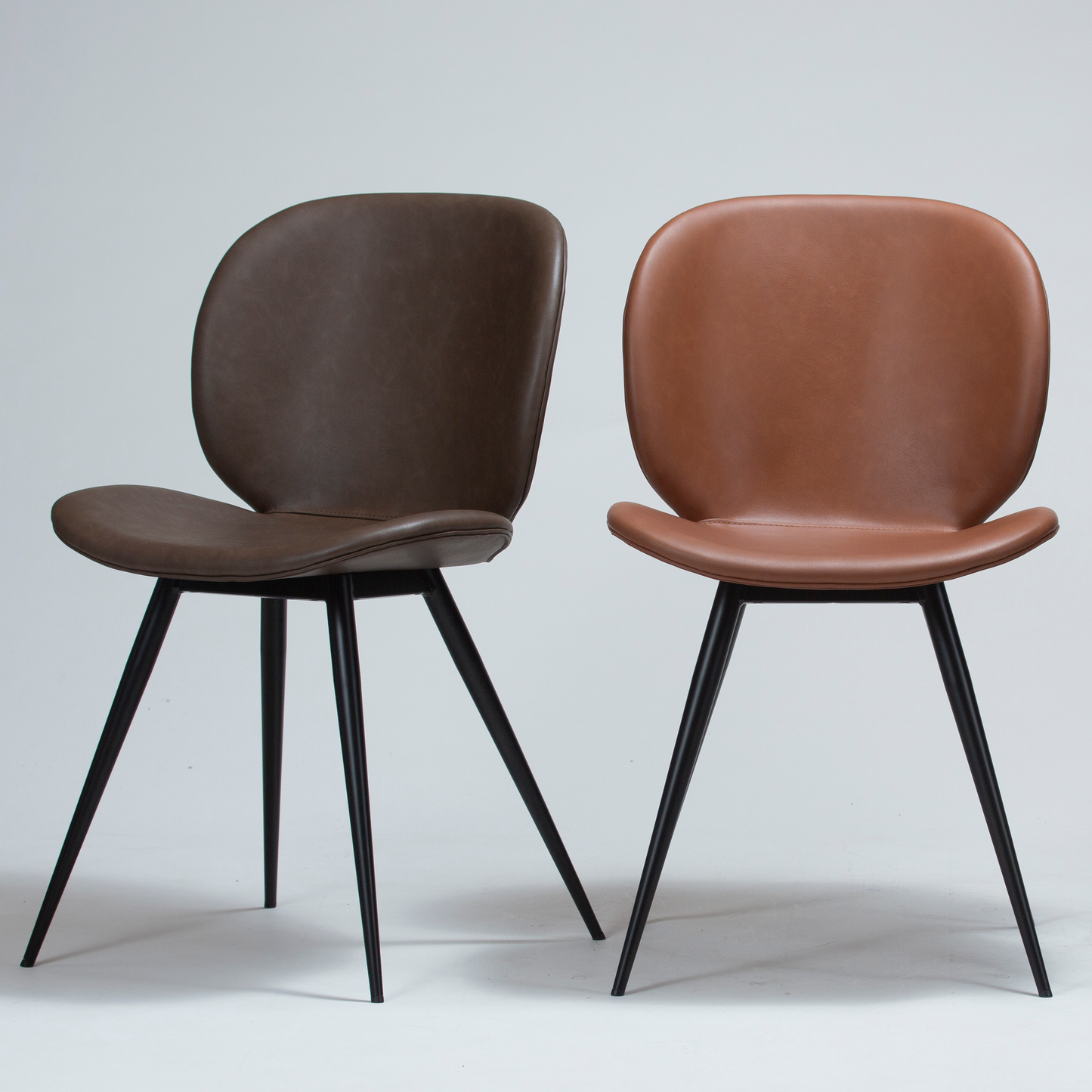 [var:Bezug=Vintage hellbraunes Kunstleder mit runden schwarzen Beinen] CLOUD Stuhl