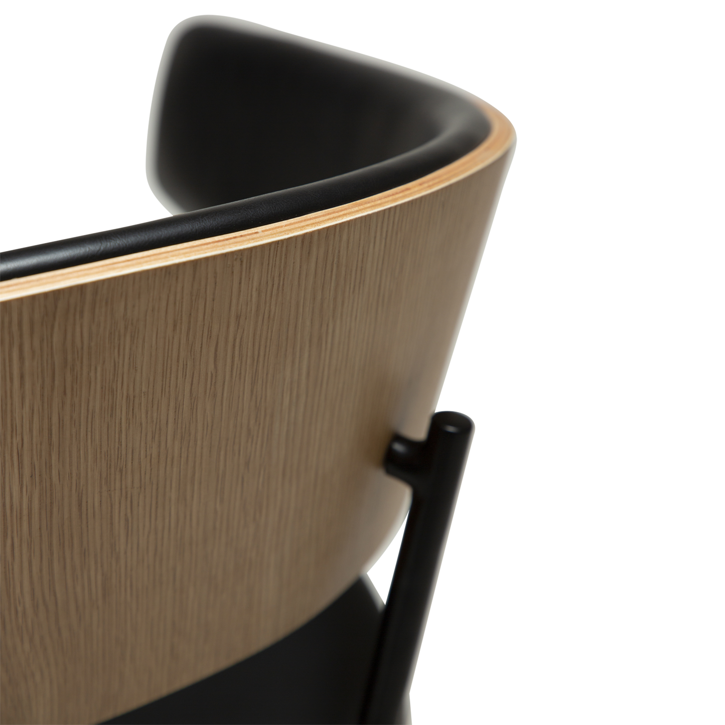 [var:Bezug=Vintage schwarzes Kunstleder und Eichenfurnier mit schwarzen Beinen] CRIB Sessel