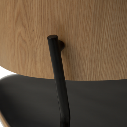 [var:Bezug=Vintage schwarzes Kunstleder und Eichenfurnier mit schwarzen Beinen] CRIB Sessel