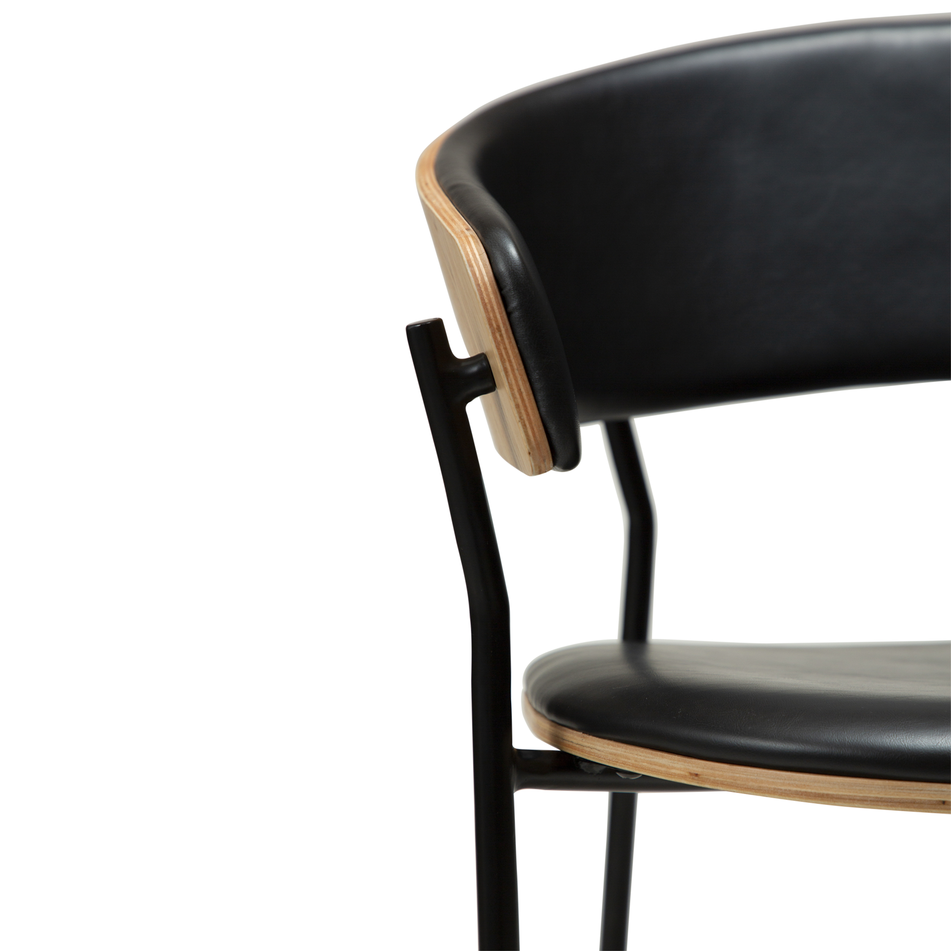 [var:Bezug=Vintage schwarzes Kunstleder und Eichenfurnier mit schwarzen Beinen] CRIB Sessel