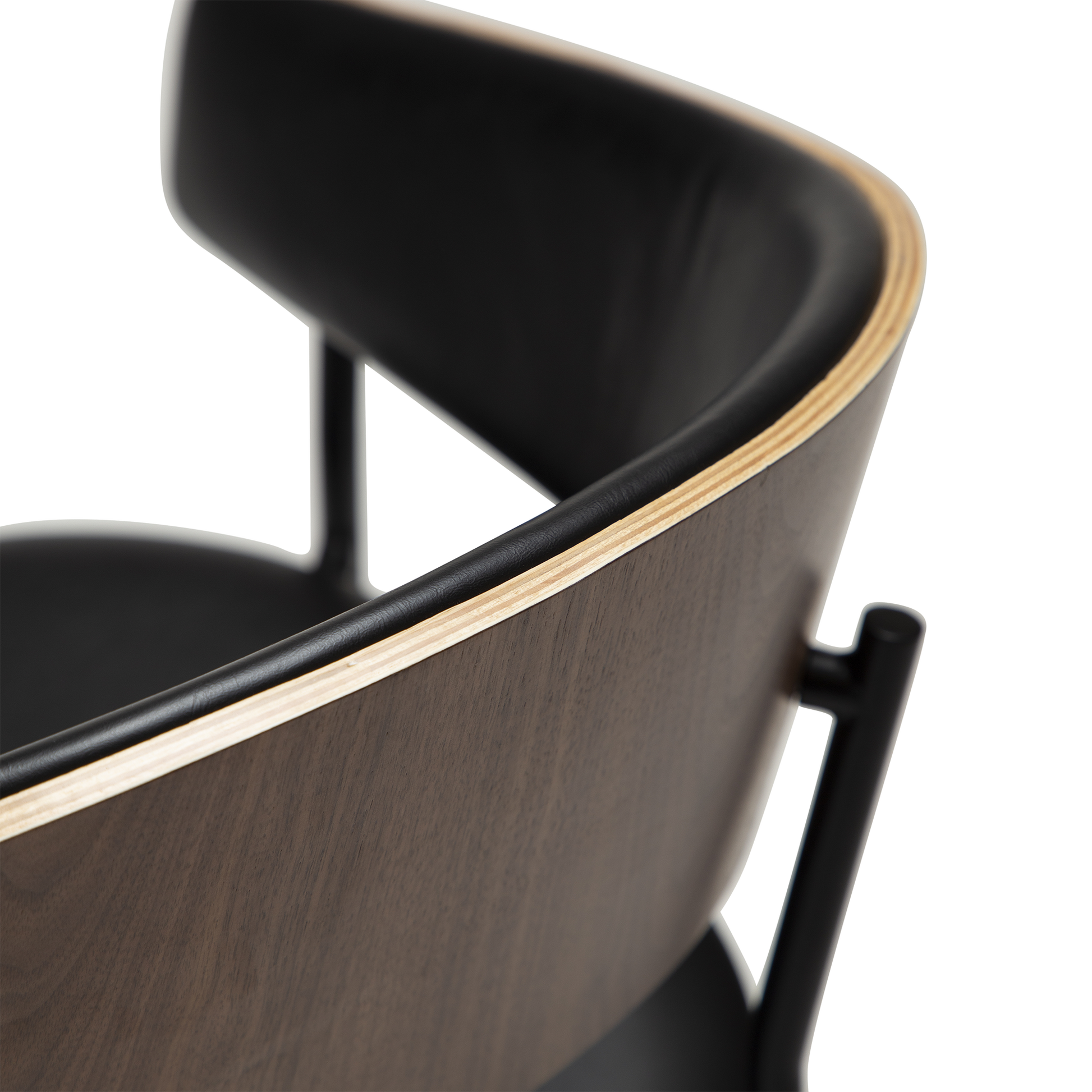 [var:Bezug=Vintage schwarzes Kunstleder und Nussbaumfurnier mit schwarzen Beinen] CRIB Sessel