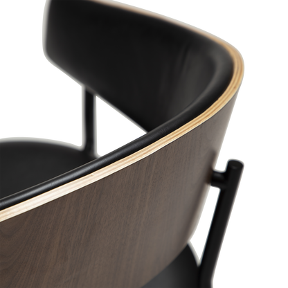 [var:Bezug=Vintage schwarzes Kunstleder und Nussbaumfurnier mit schwarzen Beinen] CRIB Sessel