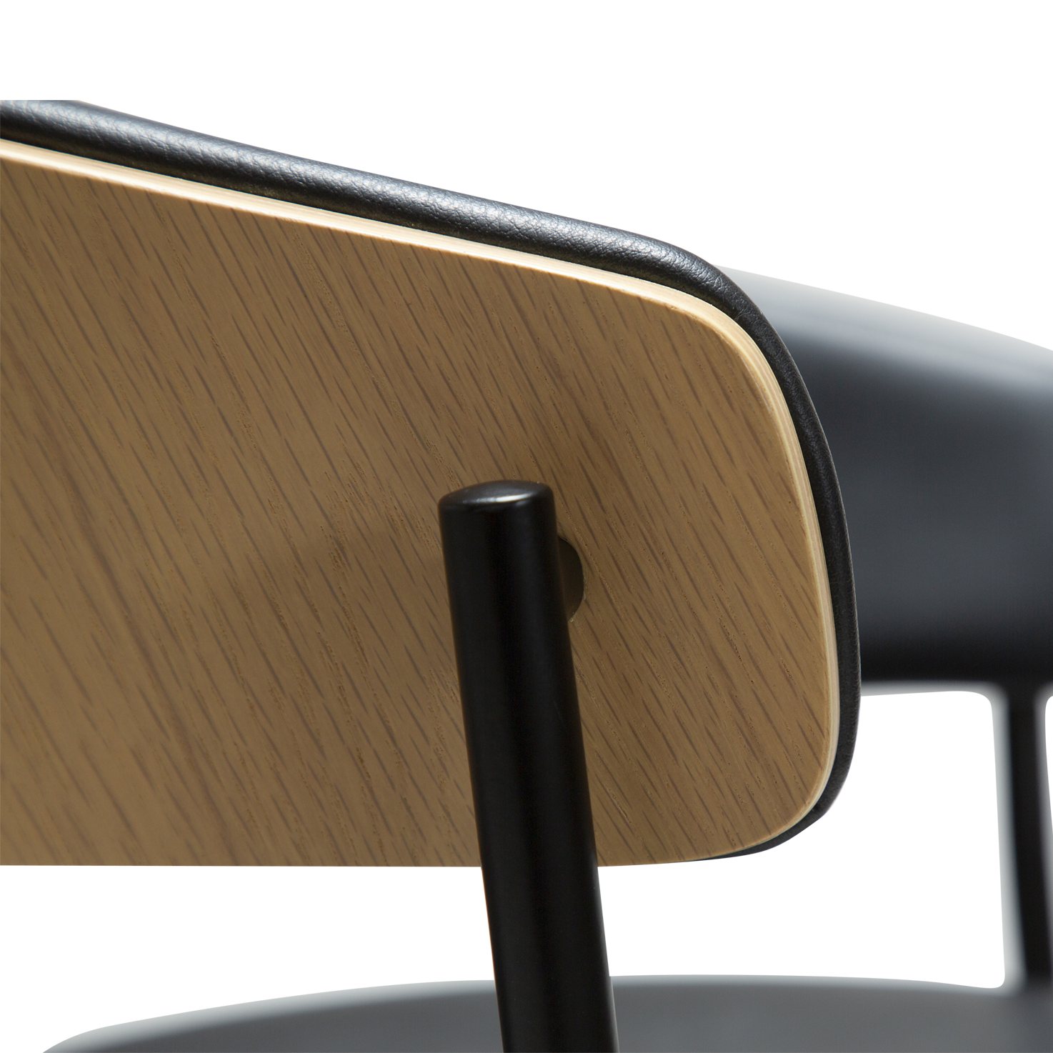 [var:Bezug=Raben-schwarzes Kunstleder und weißgewaschenes Eichenfurnier mit schwarzen Metallbeinen] CRIB Thekenhocker