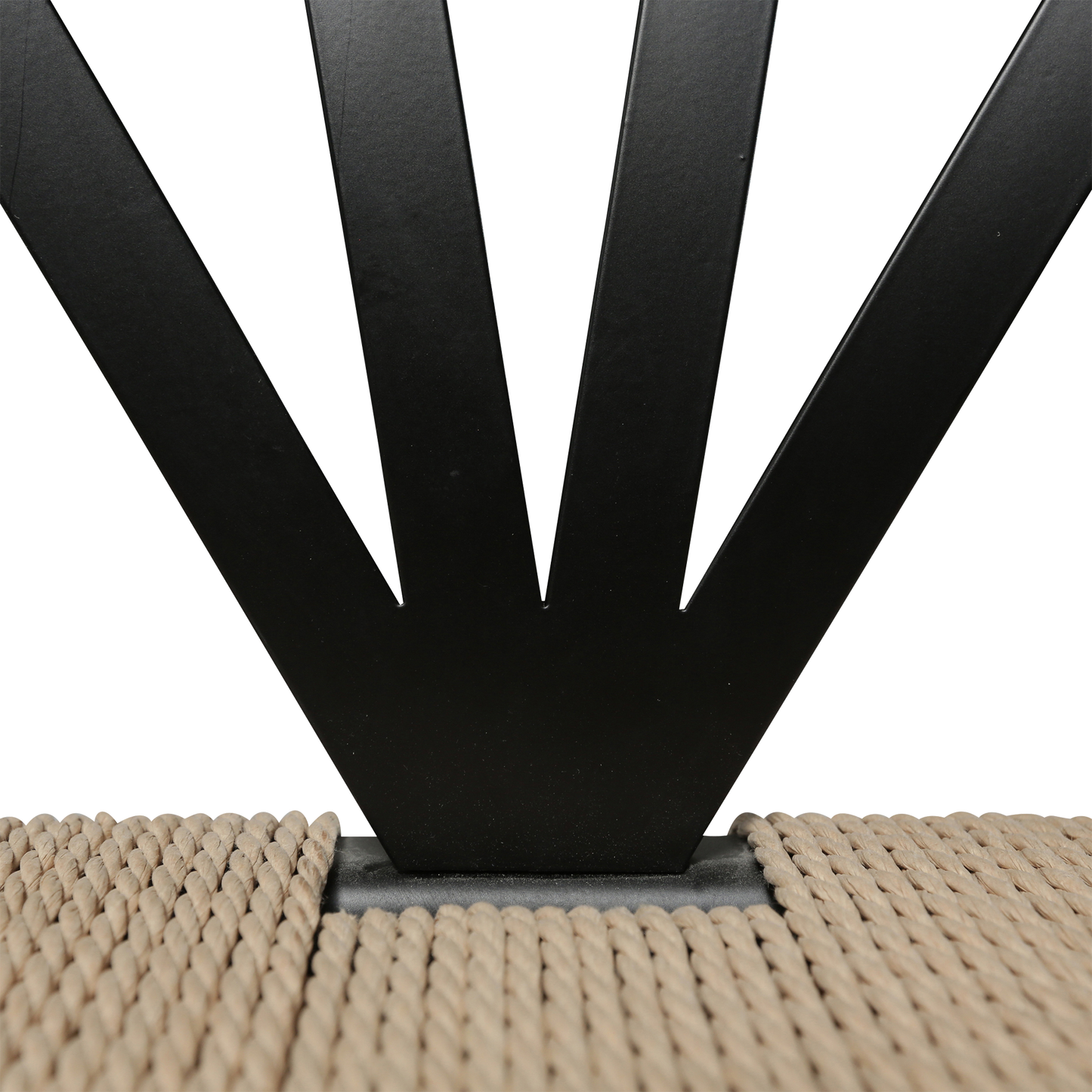 [var:Bezug=Schwarze Lackbeine mit Sitz aus natürlichem Papierkordel] DELTA Stuhl