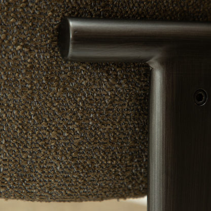 [var:Bezug=DUCT Stuhl, dunkelolivfarbener Bouclé-Stoff mit antikem Zinn] DUCT Stuhl