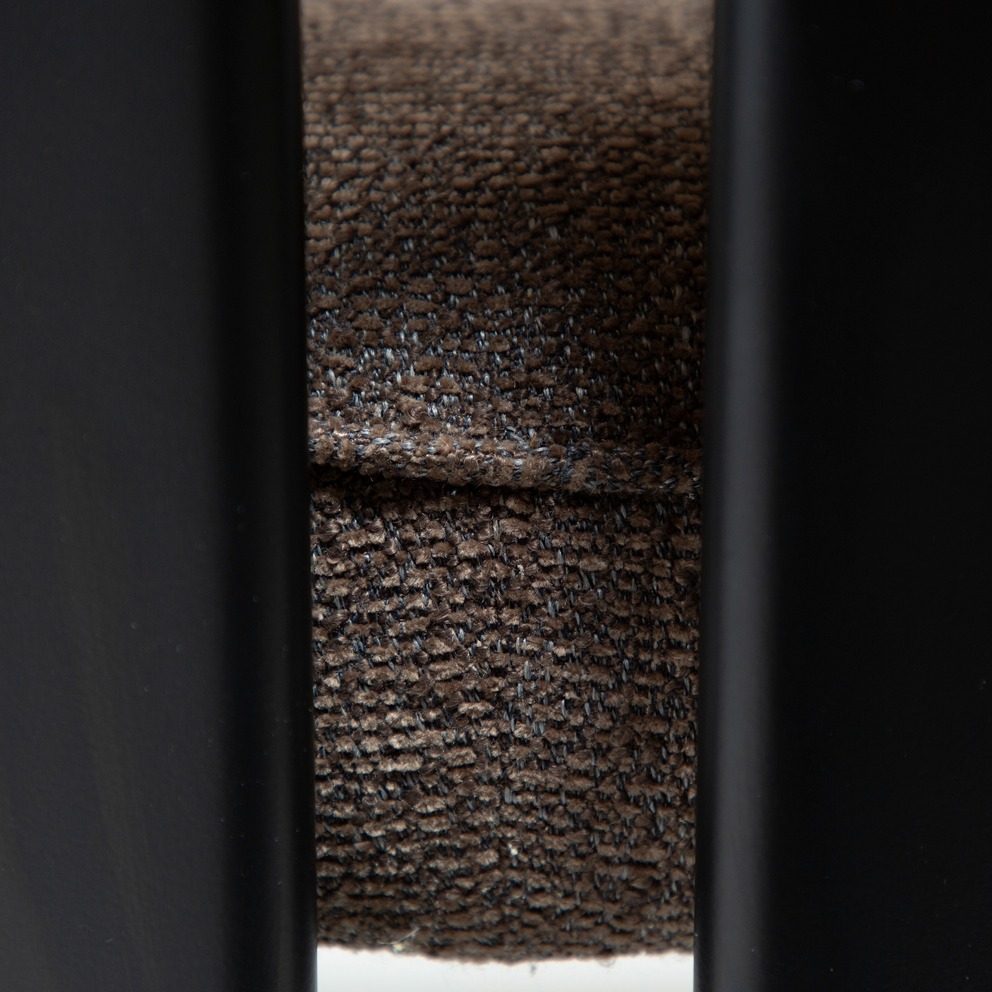 [var:Bezug=DUCT Stuhl, major brauner Bouclé mit schwarzen Beinen] DUCT Stuhl