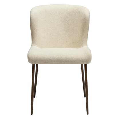 [var:Bezug=Frosted Almond Bouclé-Stoff mit Schimmer und antiken Messingbeinen] GLAM Stuhl