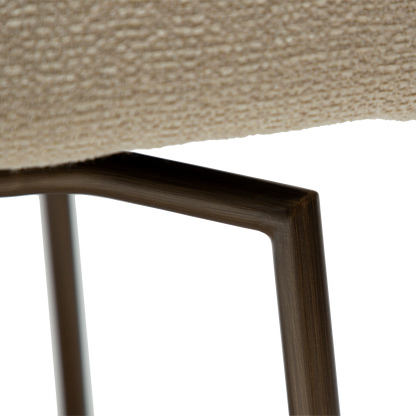 [var:Bezug=Frosted Almond Bouclé-Gewebe mit Schimmer und antiken Messing-Drehbeinen] GLAM Drehstuhl