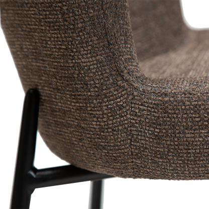 [var:Bezug=Hauptsächlich braunes Bouclé-Gewebe mit schwarzen Metallbeinen] GLAM Stuhl