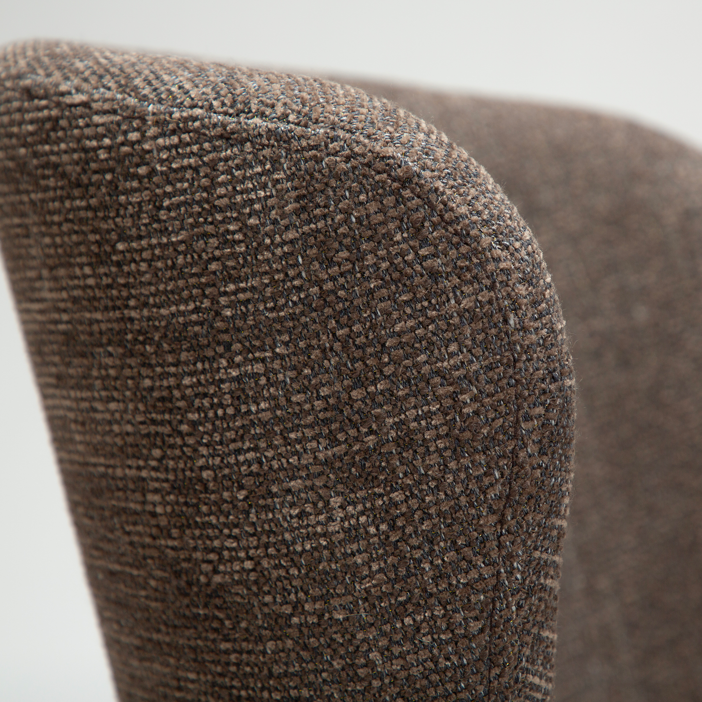 [var:Bezug=Hauptbrauner Bouclé-Stoff mit schwarzen Beinen] GLAM Stuhl