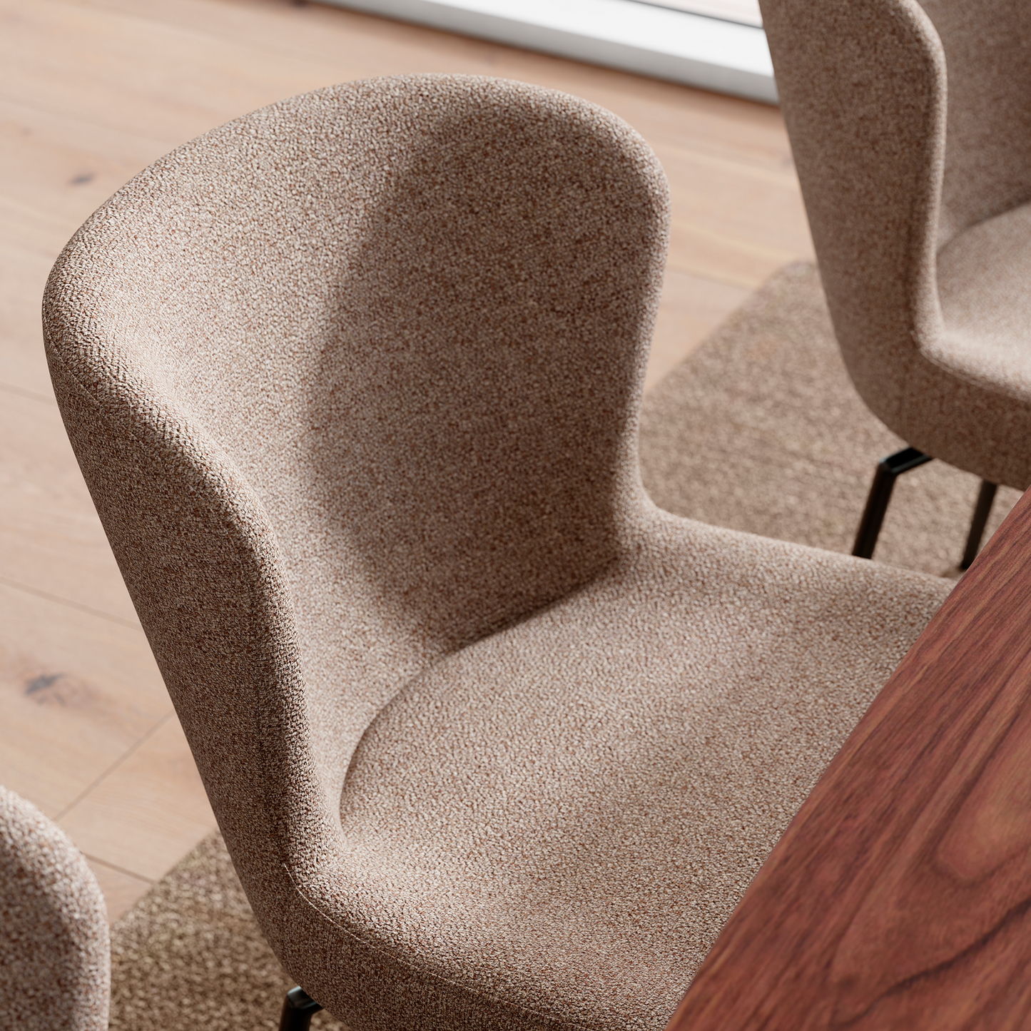 [var:Bezug=Kieselfarbener Bouclé-Stoff mit schwarzen Beinen] GLAM Stuhl