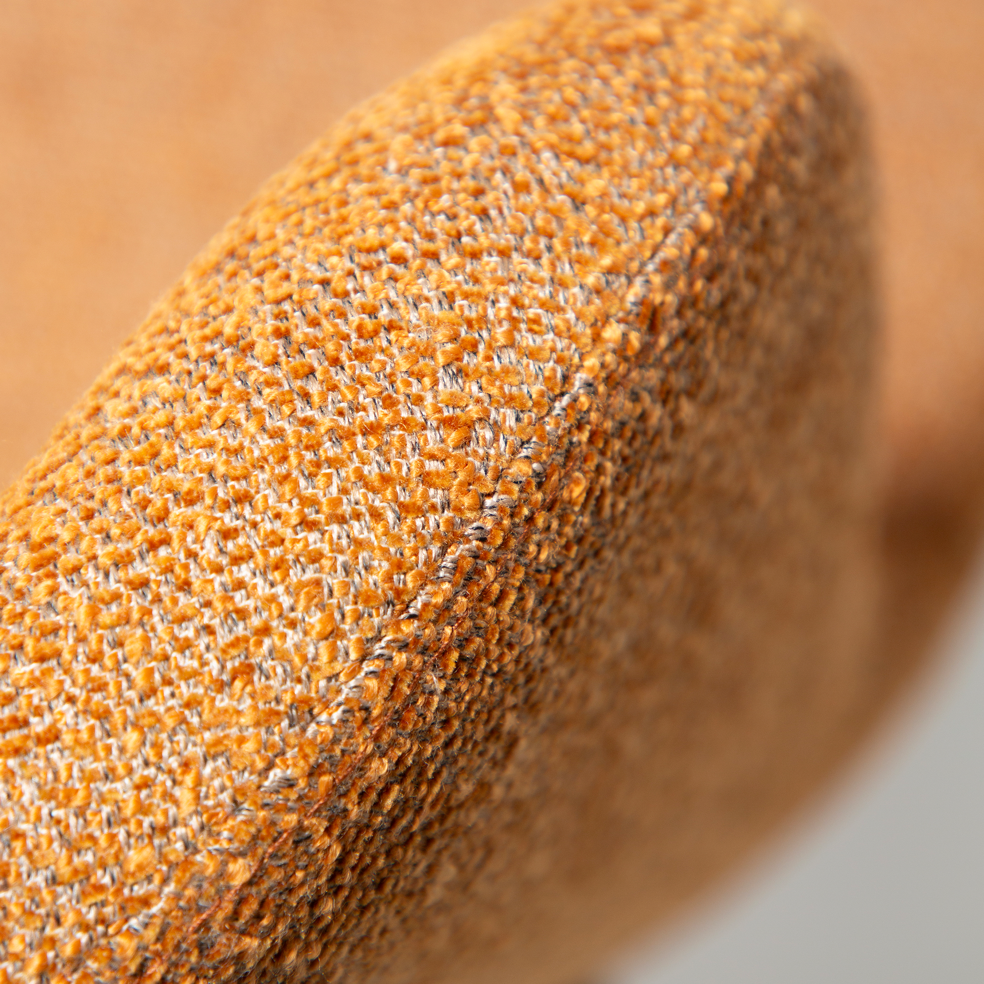 [var:Bezug=Kürbisgewürz Bouclé-Stoff mit antiken Messingbeinen] GLAM Stuhl