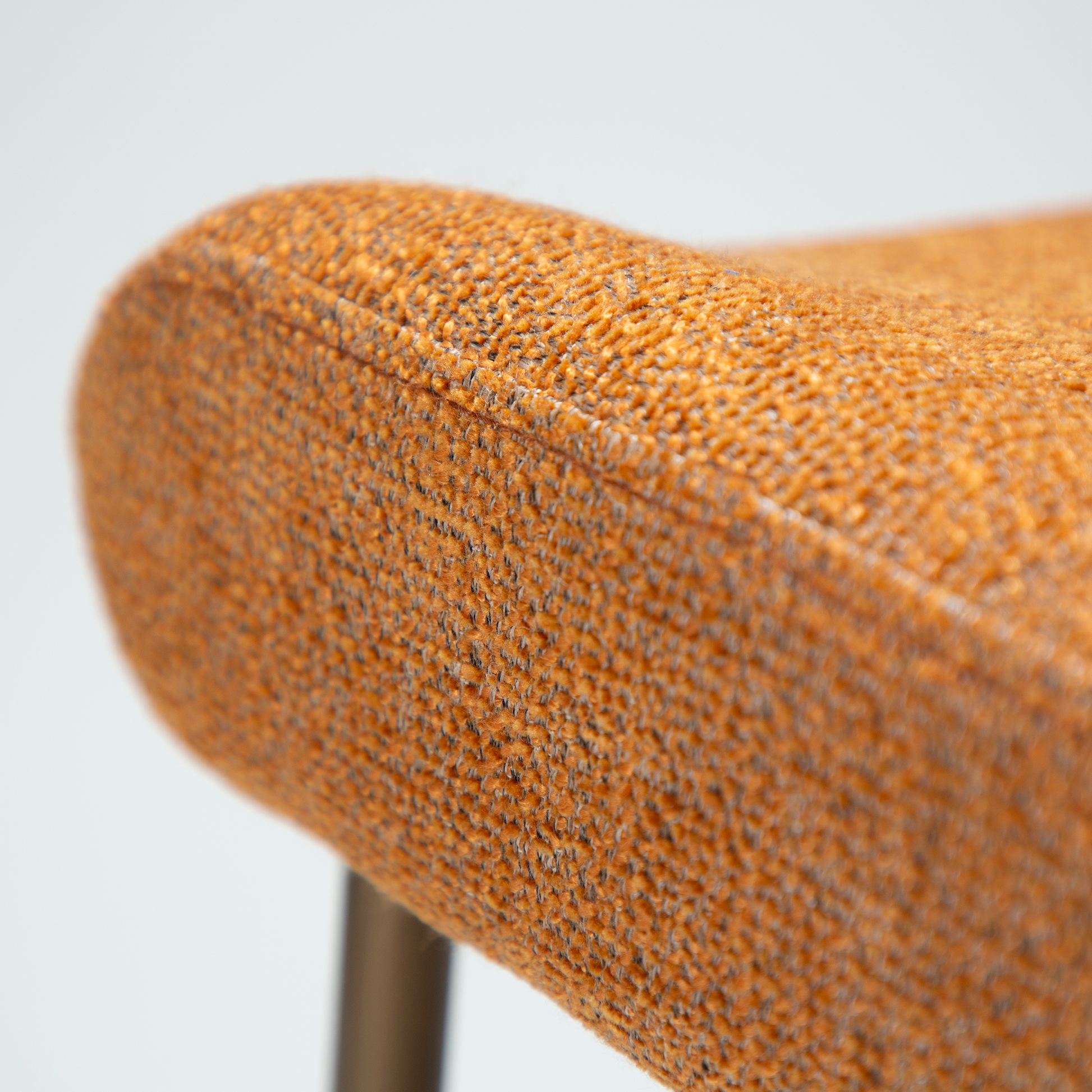 [var:Bezug=Kürbisgewürz Bouclé-Stoff mit antiken Messingbeinen] GLAM Stuhl