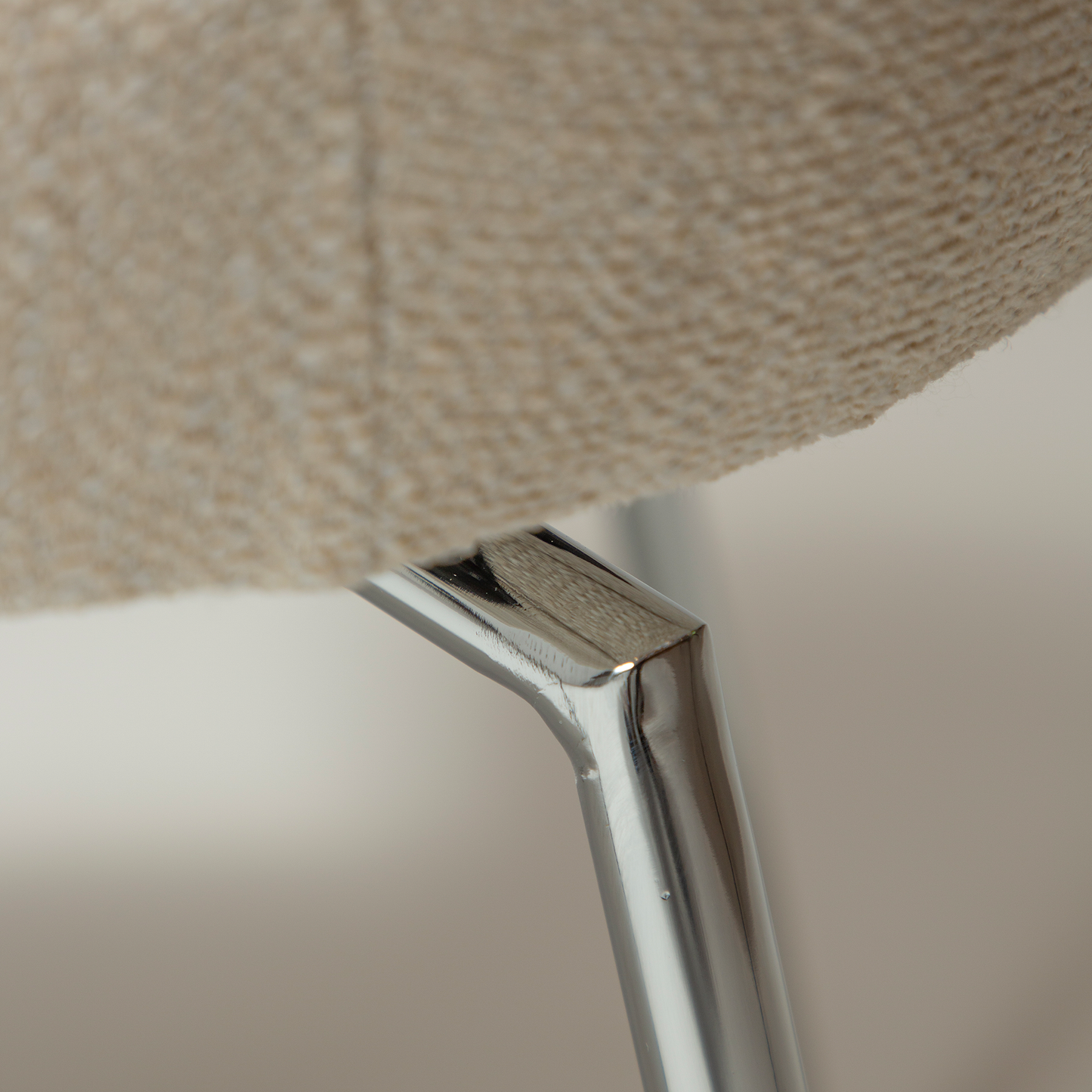 [var:Bezug=GLAM-Stuhl, einfaches beige Bouclé-Gewebe mit verchromten Schwenkbeinen] GLAM Drehstuhl