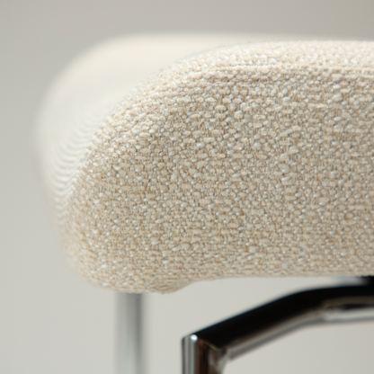 [var:Bezug=GLAM-Stuhl, einfaches beige Bouclé-Gewebe mit verchromten Schwenkbeinen] GLAM Drehstuhl