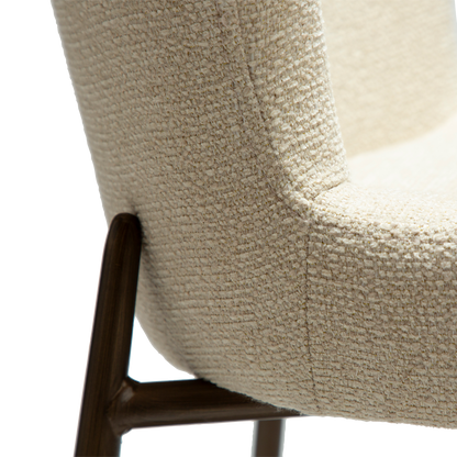 [var:Bezug=Frosted Almond Bouclé-Gewebe mit Schimmer & antiken Messingbeinen] GLAM Thekenhocker