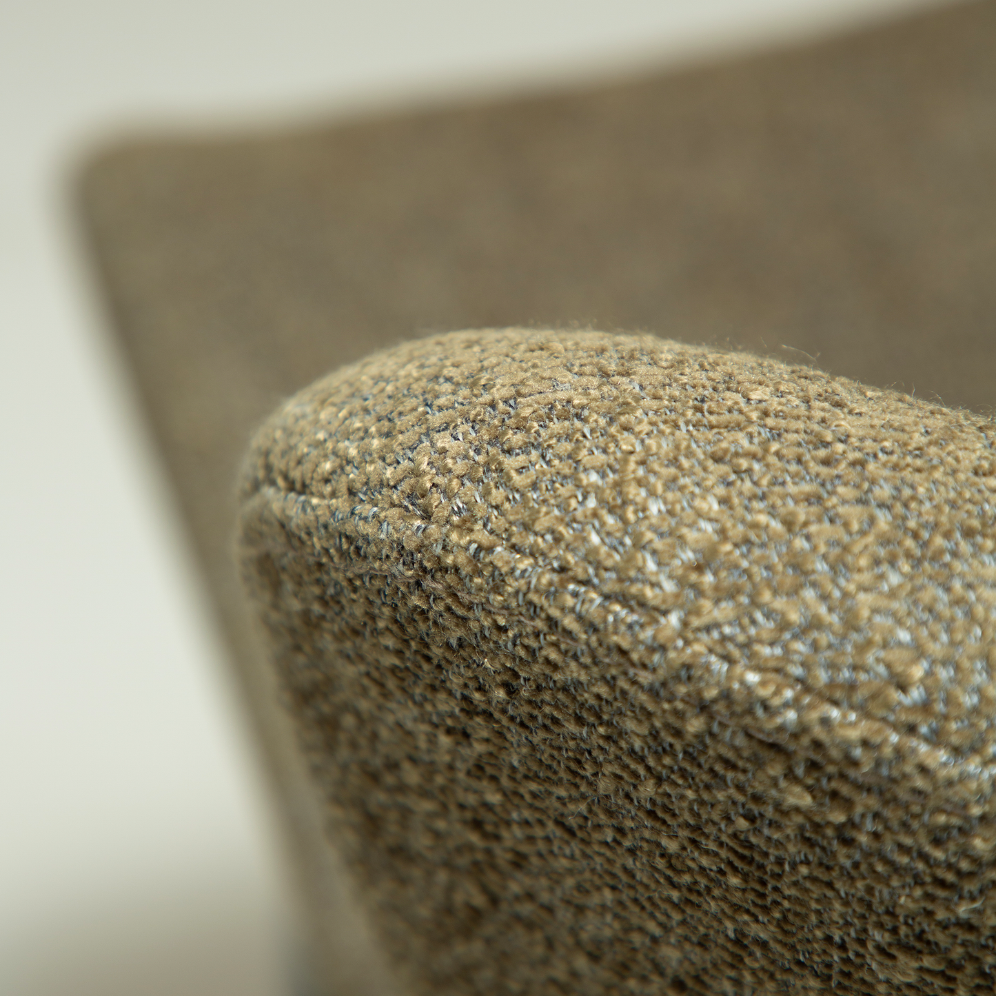 [var:Bezug=Dunkelolivfarbenes Bouclé-Gewebe mit antiken Zinnbeinen] GLAM Dreh-Thekenhocker