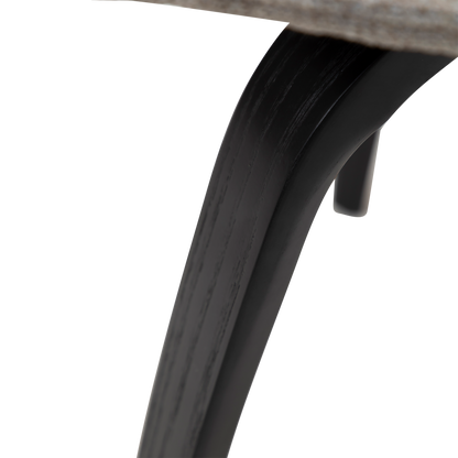 [var:Bezug=Kieselerde Bouclé-Stoff mit schwarz gebeizten Eschenbeinen] GLEE Stuhl