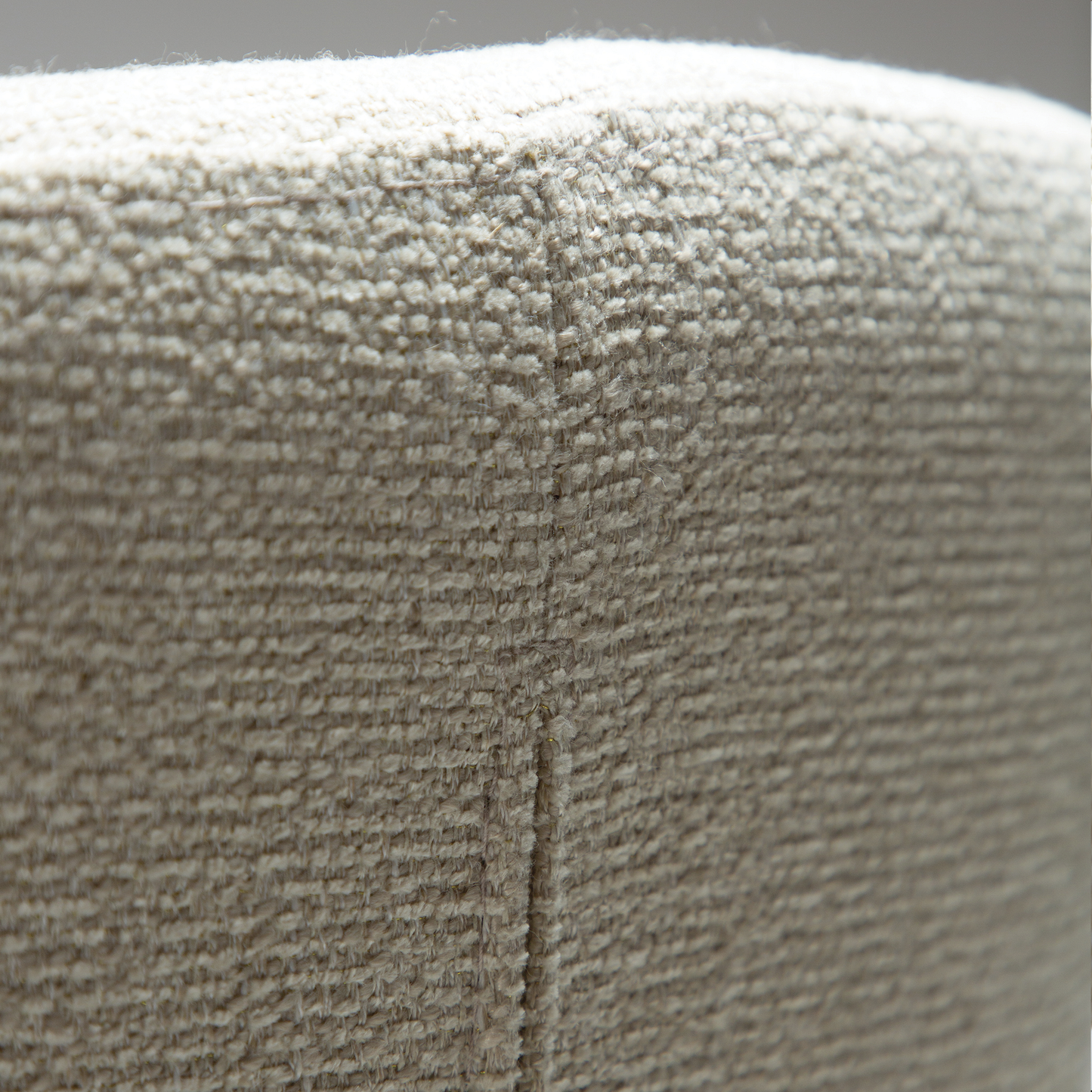 [var:Bezug=Frosted Almond Bouclé-Gewebe mit Schimmer und antiken Messing-Drehbeinen] GLORY Drehstuhl