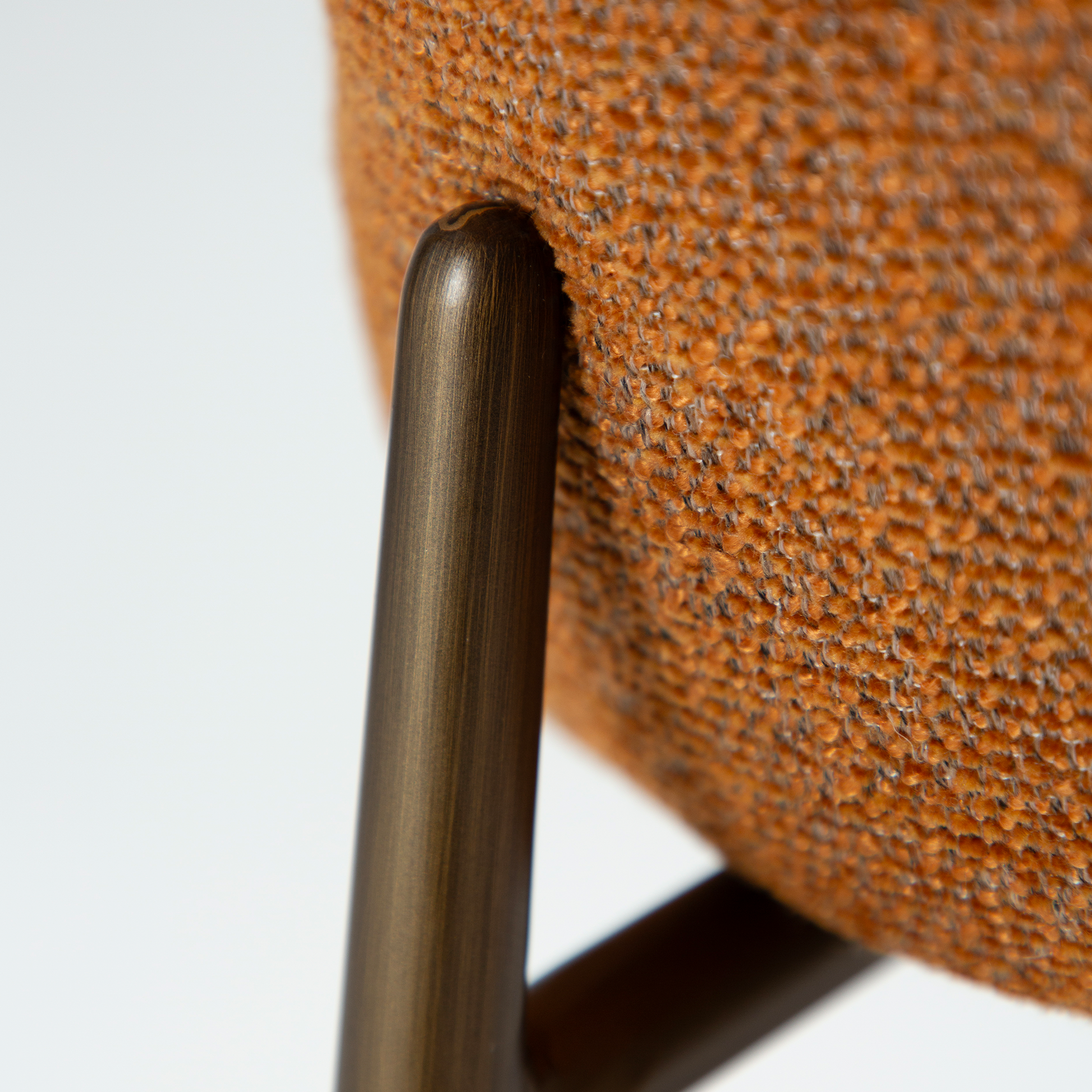 [var:Bezug=Kürbisgewürz Bouclé-Stoff mit antiken Messingbeinen] GLORY Stuhl