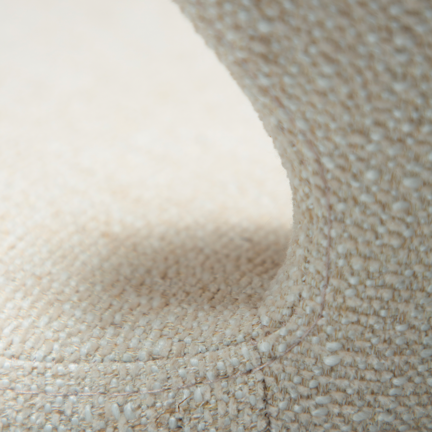 [var:Bezug=Simply beige Bouclé-Stoff mit schwarzen Metallbeinen] GLORY Stuhl