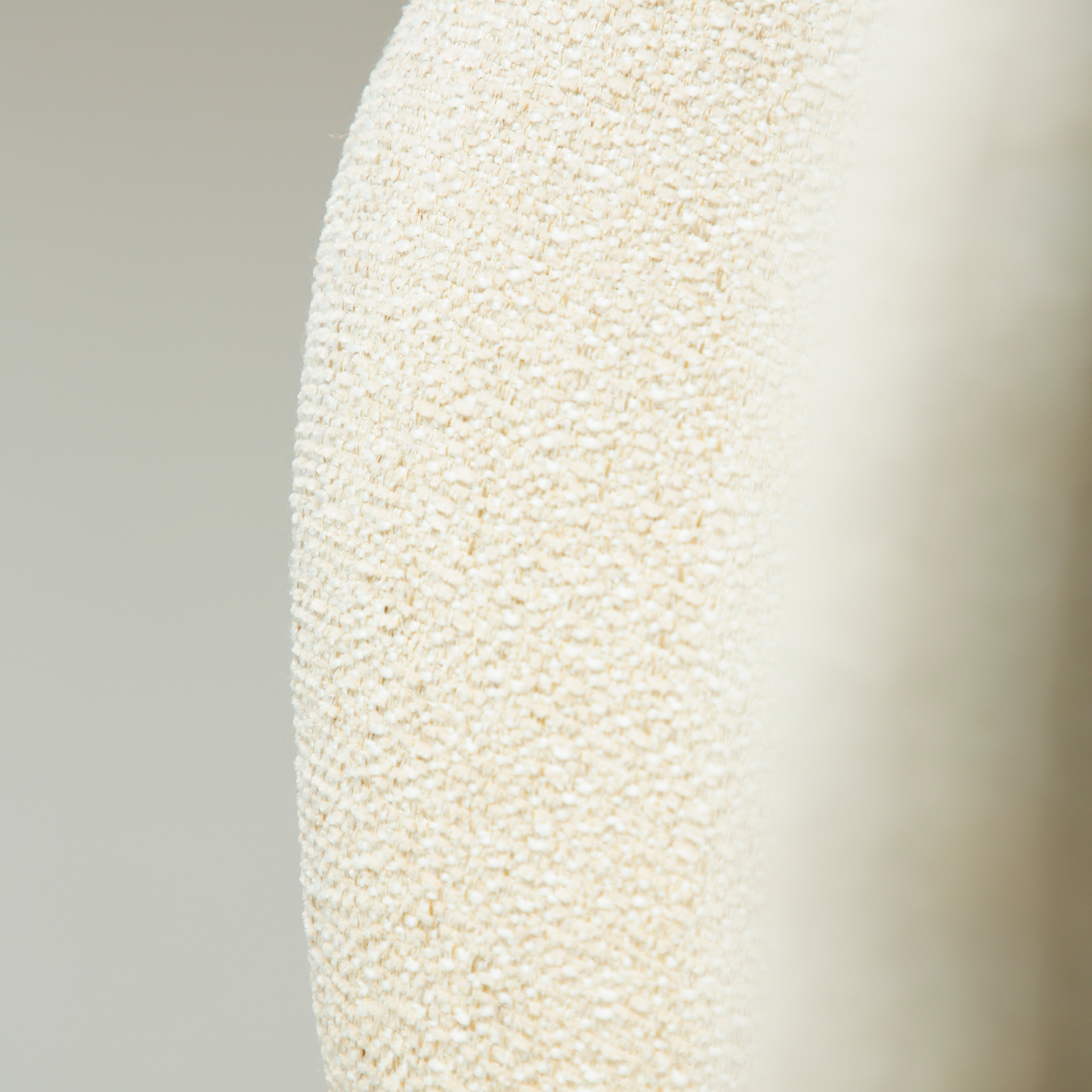 [var:Bezug=Simply beige Bouclé-Stoff mit schwarzen Metallbeinen] GLORY Stuhl