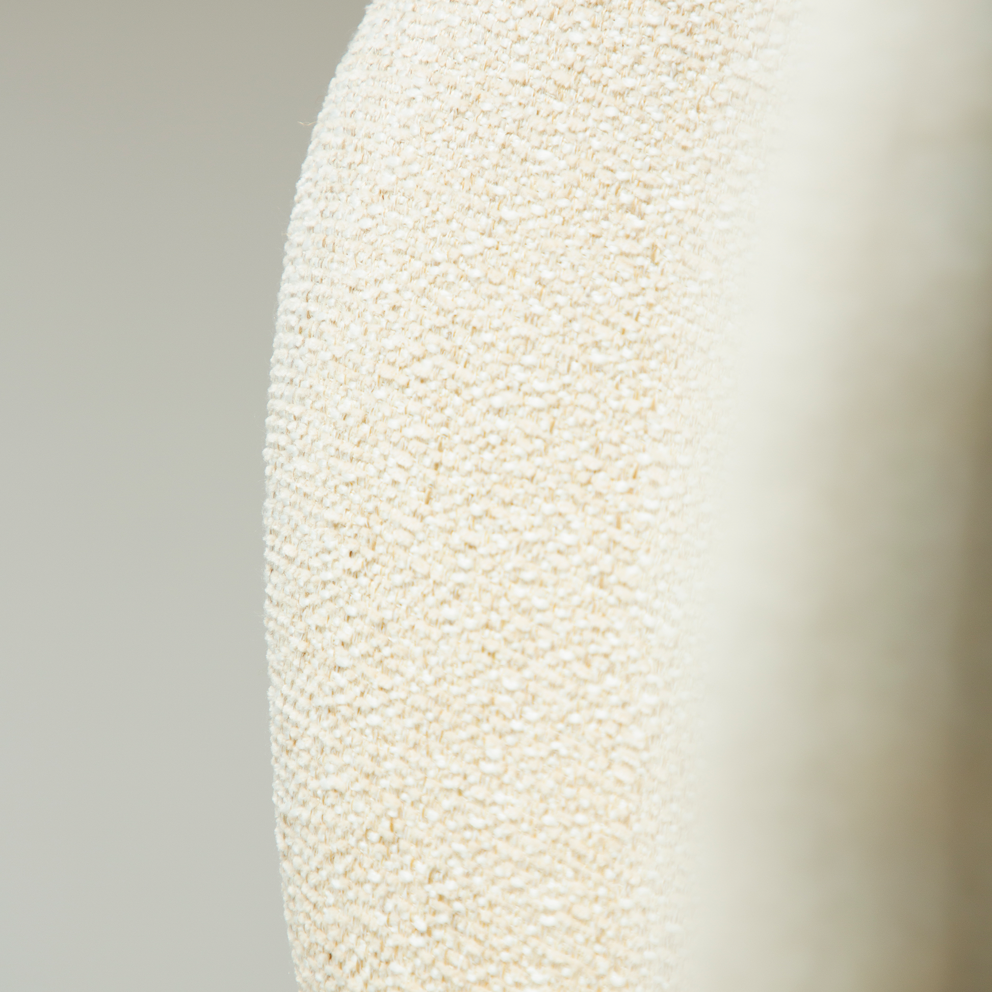 [var:Bezug=Simply beige Bouclé-Stoff mit schwarzen Metallbeinen] GLORY Stuhl