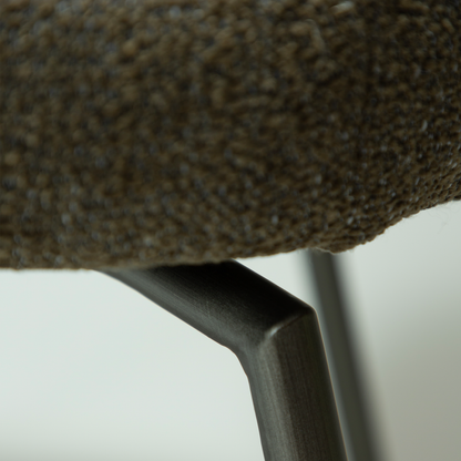 [var:Bezug=Dunkelolivfarbener Bouclé-Stoff mit antiken Zinn-Schwenkbeinen] GLORY Drehstuhl