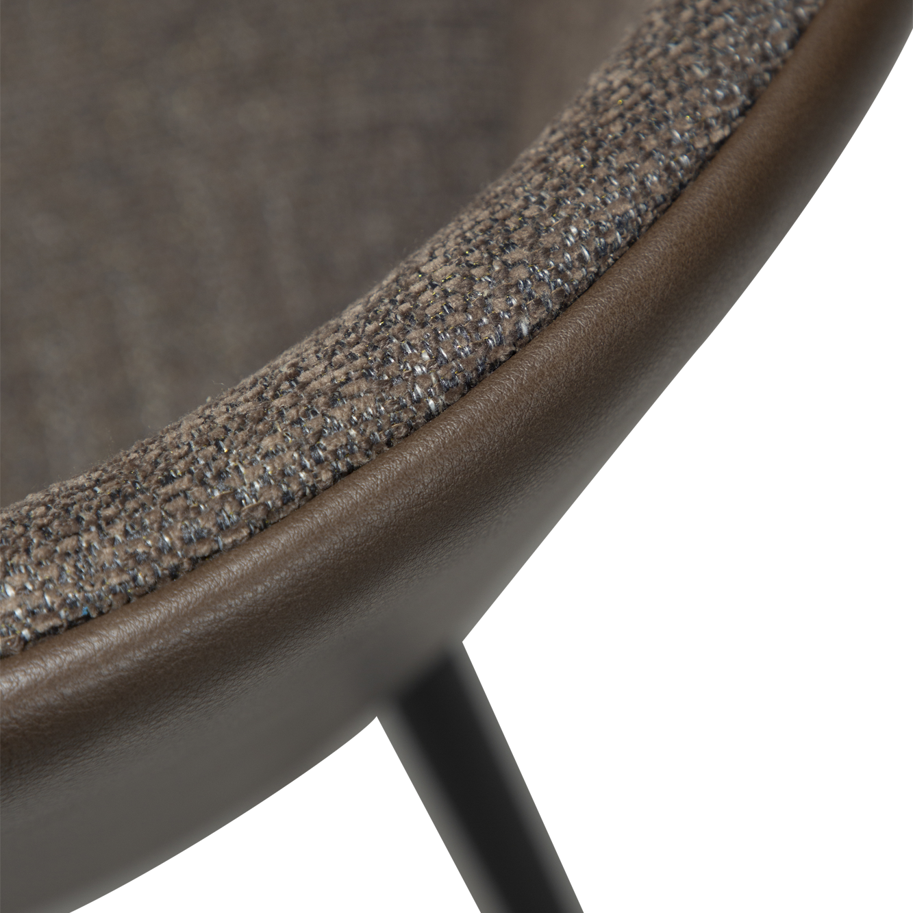 [var:Bezug=Hauptsächlich braunes Bouclé-Gewebe und Kunstleder mit schwarzen Metallbeinen] HEY Sessel